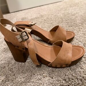 Kenneth Cole Tan Block Heel Sandals